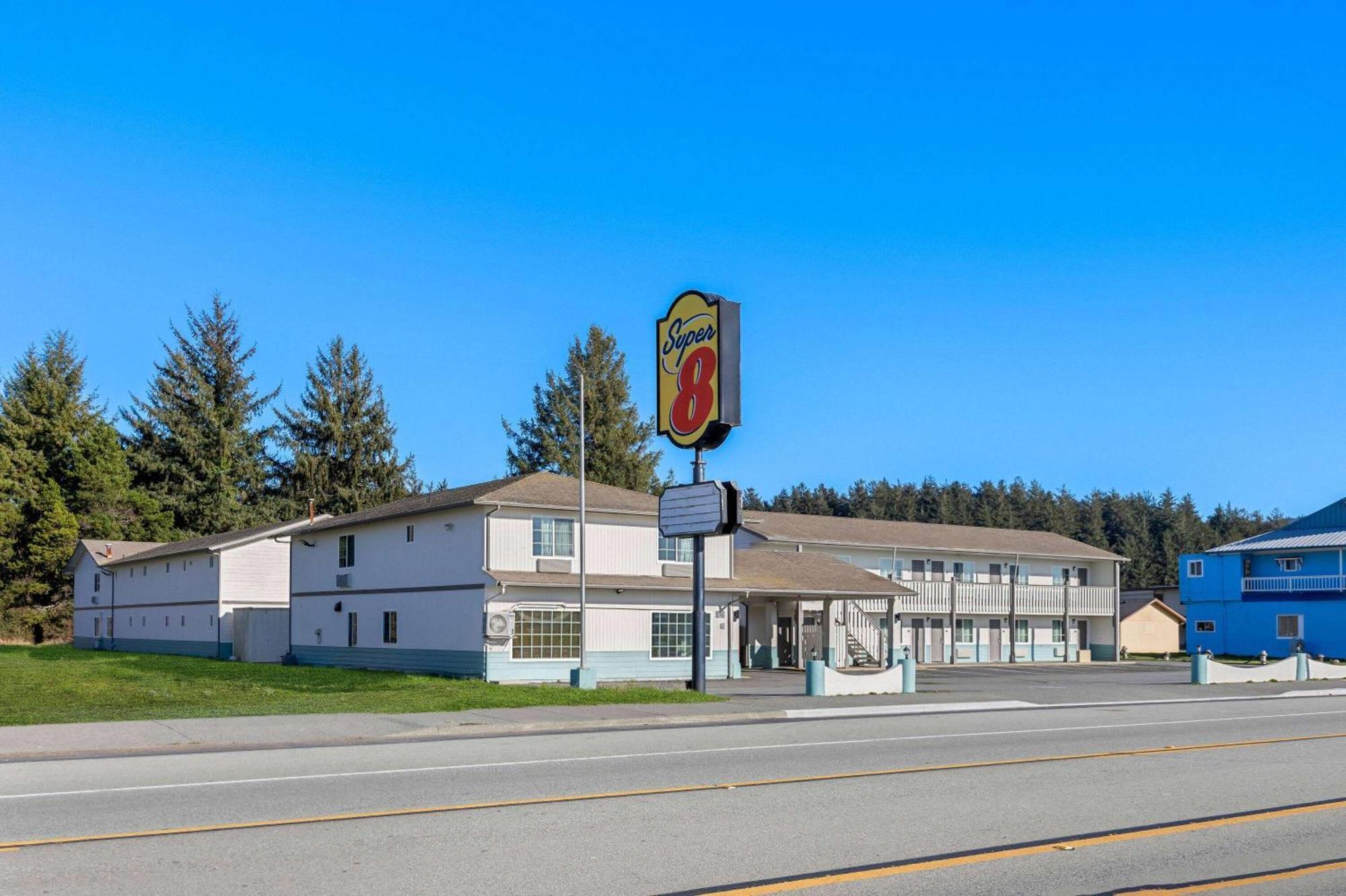 Super 8 By Wyndham Crescent City Exterior foto