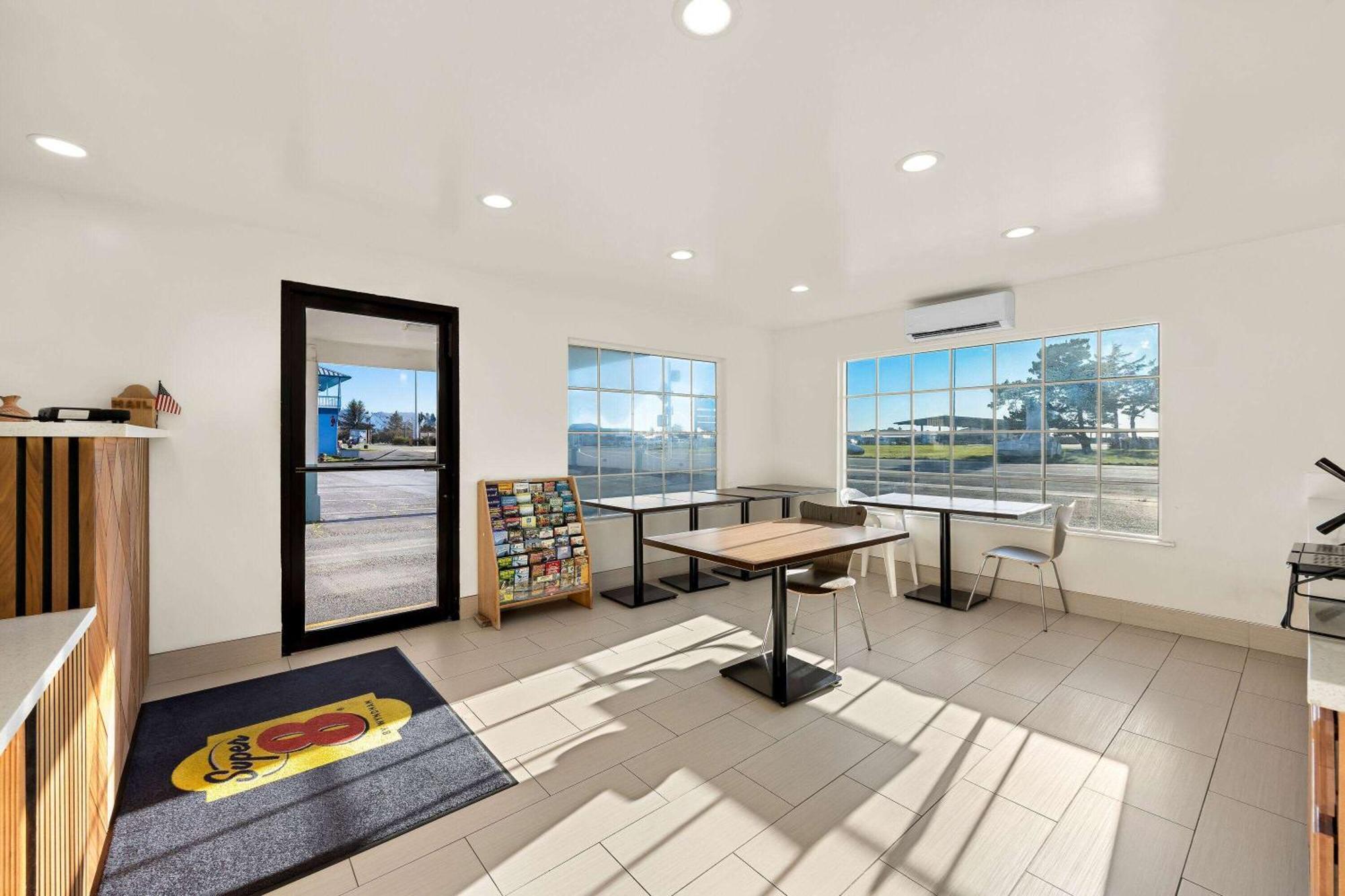 Super 8 By Wyndham Crescent City Exterior foto